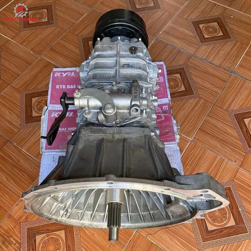 Hộp số xe ISUZU 5 tấn chính hãng được sản xuất tinh xảo Hộp số xe ISUZU 5 tấn chính hãng được sản xuất tinh xảo